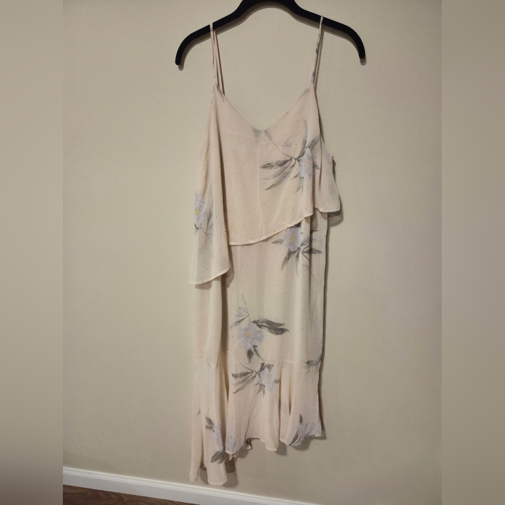 4SI3NNA Cream and Gray Asymmetrical Dress